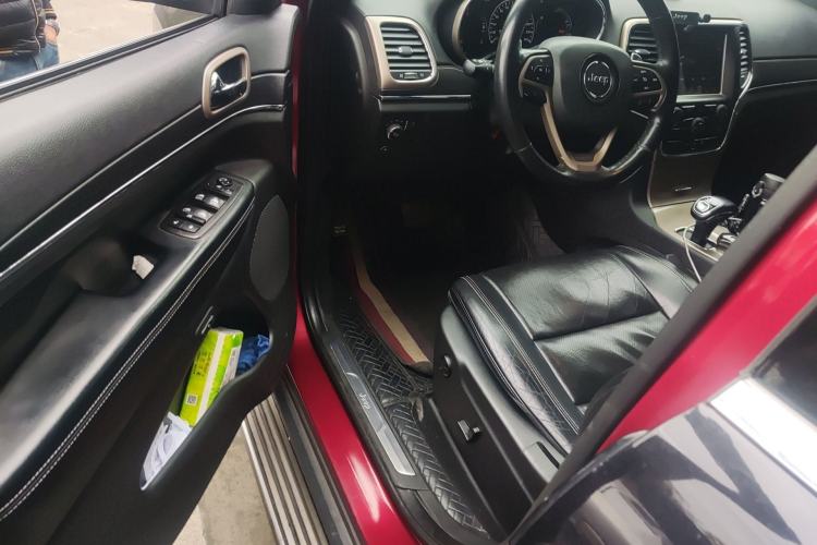 Used Jeep Grand Cherokee 2015 3.0TD Diesel Elite Navigation Edition Driver Seat