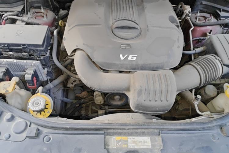 Used Jeep Grand Cherokee  Engine Bay