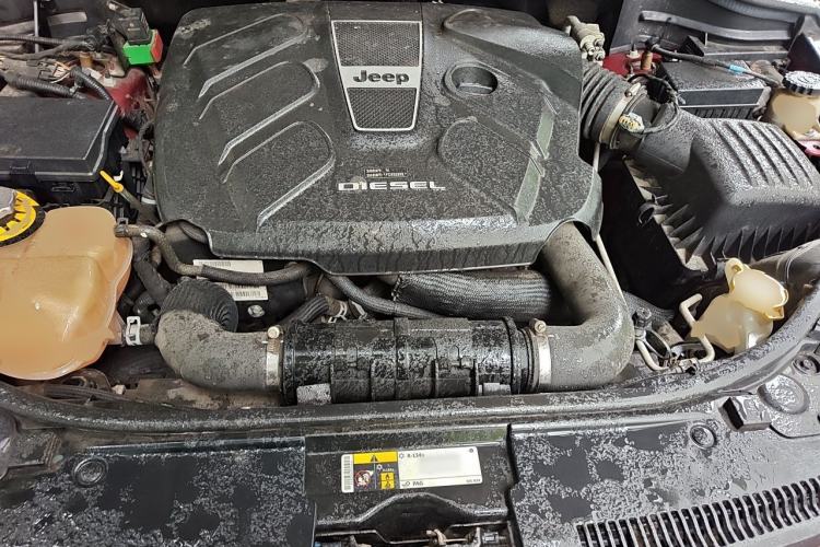 Used Jeep Grand Cherokee 2015 3.0TD Diesel Elite Navigation Edition Engine Bay