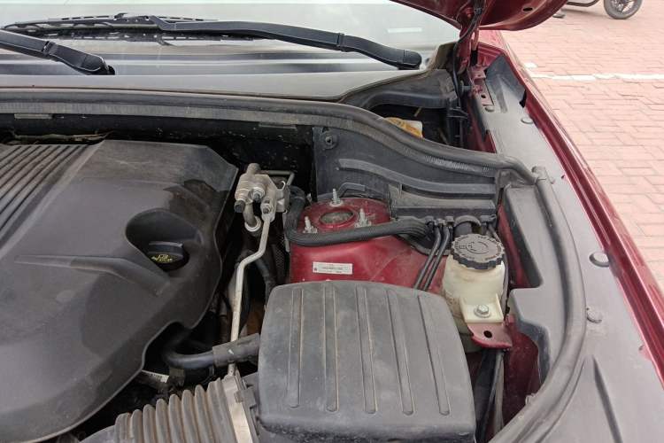 Used Jeep Grand Cherokee 2015 3.0L Comfort Navigation Edition Engine Bay Left