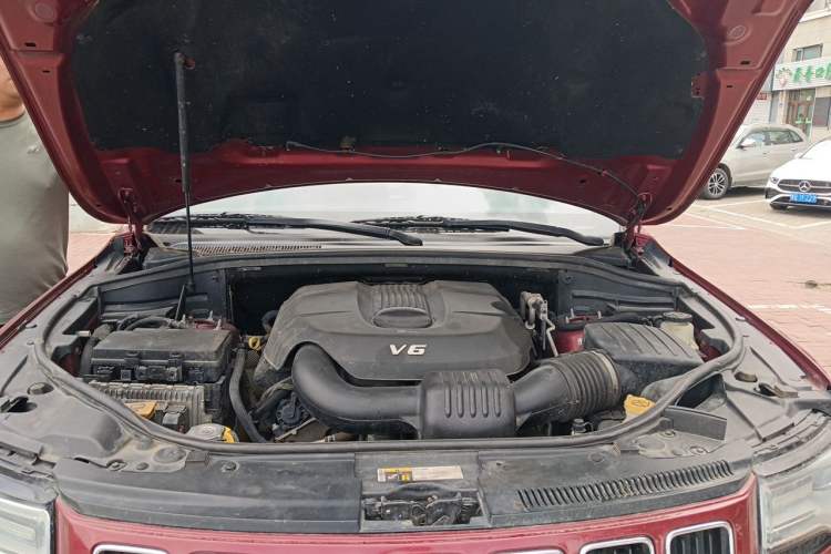 Used Jeep Grand Cherokee 2015 3.0L Comfort Navigation Edition Engine Bay