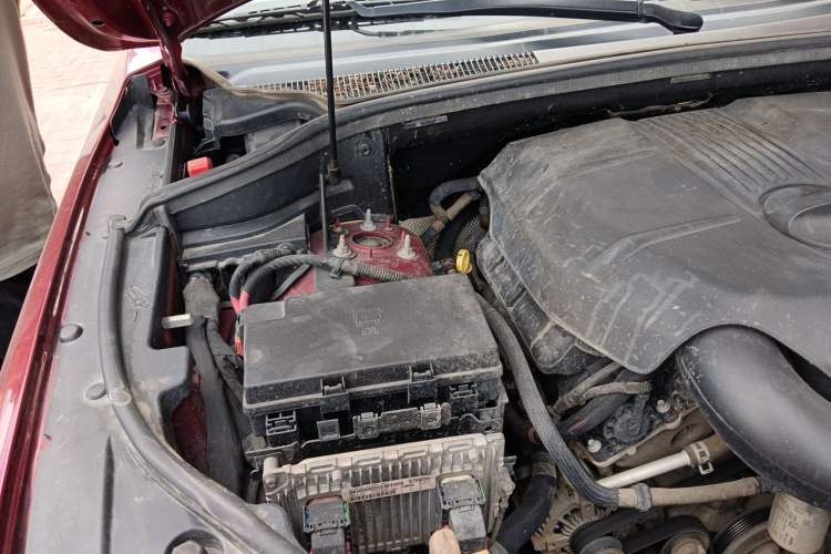 Used Jeep Grand Cherokee 2015 3.0L Comfort Navigation Edition Engine Bay Right