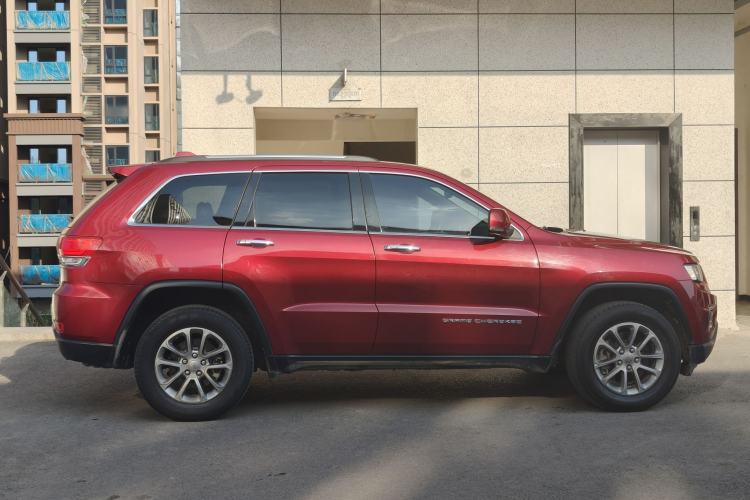 Used Jeep Grand Cherokee 2015 3.0TD Diesel Elite Navigation Edition Exterior 3