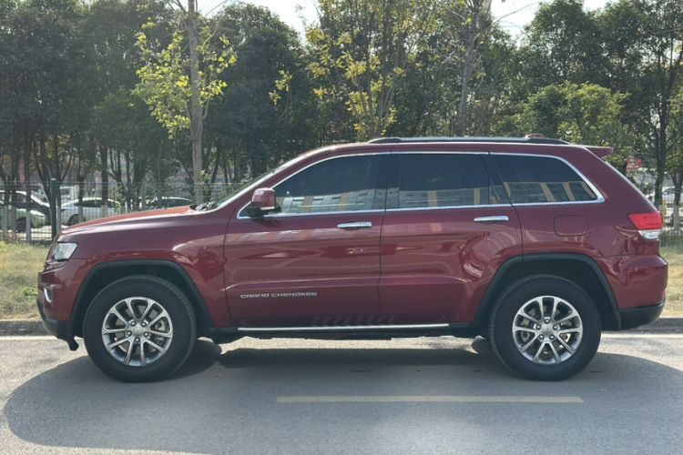 Used Jeep Grand Cherokee 2015 3.0L Comfort Navigation Edition Exterior 4