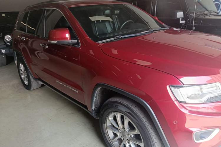 Used Jeep Grand Cherokee 2015 3.0TD Diesel Elite Navigation Edition Front Right 45 Deg
