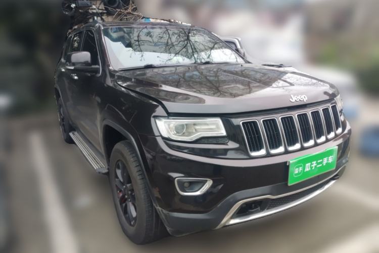 Used Jeep Grand Cherokee 2015 3.0TD Diesel Elite Navigation Edition Front Right 45 Deg
