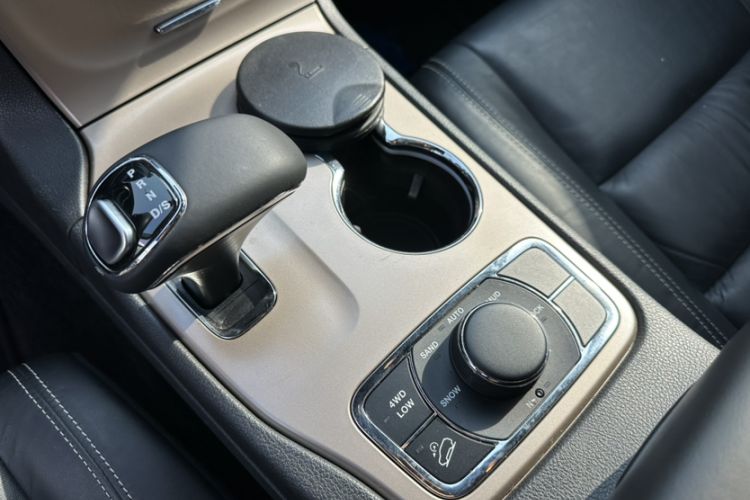 Used Jeep Grand Cherokee 2015 3.0L Comfort Navigation Edition Gear Lever