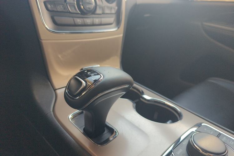Used Jeep Grand Cherokee 2015 3.0TD Diesel Elite Navigation Edition Gear Lever
