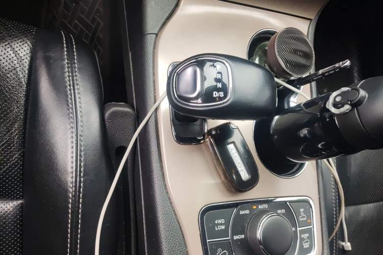 Used Jeep Grand Cherokee 2015 3.0TD Diesel Elite Navigation Edition Gear Lever