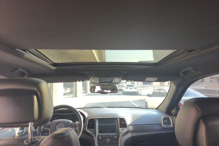 Used Jeep Grand Cherokee 2015 3.0TD Diesel Elite Navigation Edition Headliner