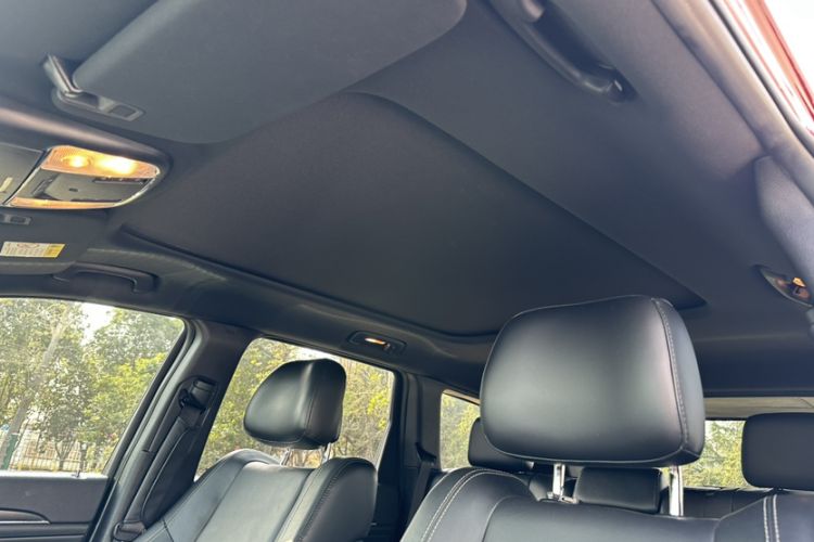 Used Jeep Grand Cherokee 2015 3.0L Comfort Navigation Edition Interior 1