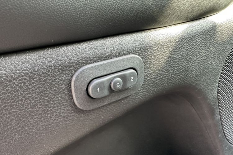 Used Jeep Grand Cherokee 2015 3.0L Comfort Navigation Edition Interior 13