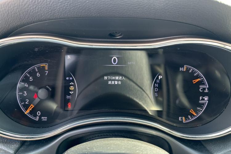 Used Jeep Grand Cherokee 2015 3.0L Comfort Navigation Edition Interior 8
