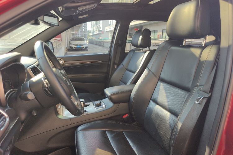 Used Jeep Grand Cherokee 2015 3.0TD Diesel Elite Navigation Edition Left Front Seat