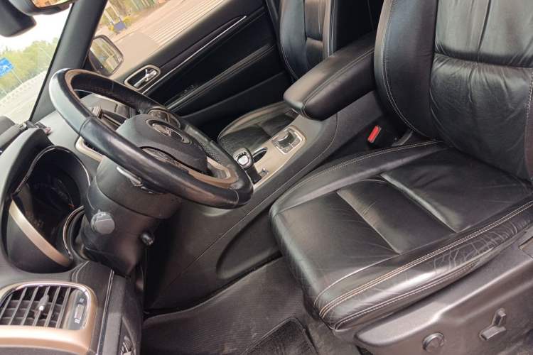 Used Jeep Grand Cherokee 2015 3.0L Comfort Navigation Edition Left Front Seat
