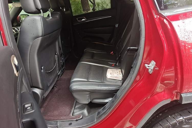 Used Jeep Grand Cherokee 2015 3.0TD Diesel Elite Navigation Edition Left Rear Seat