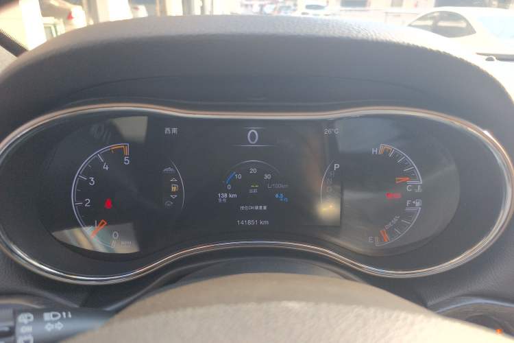 Used Jeep Grand Cherokee 2015 3.0TD Diesel Elite Navigation Edition Odometer Close Up