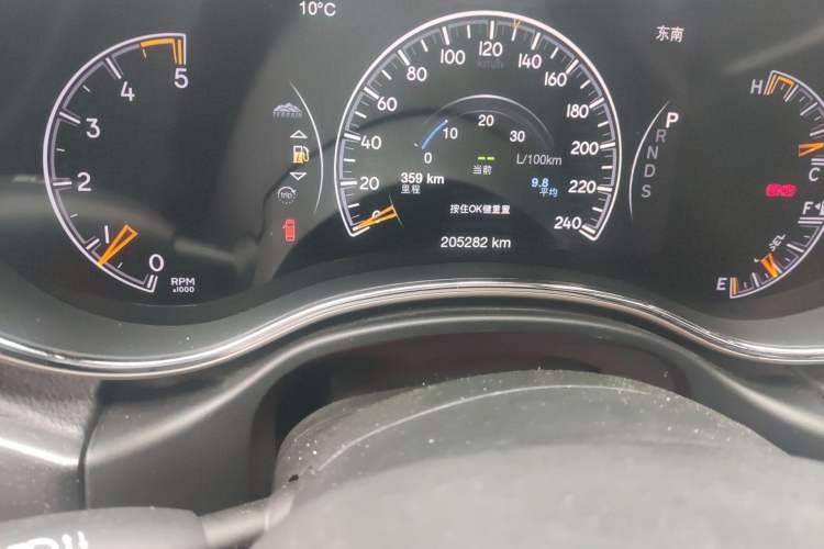 Used Jeep Grand Cherokee 2015 3.0TD Diesel Elite Navigation Edition Odometer Close Up