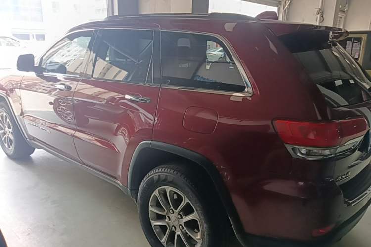Used Jeep Grand Cherokee 2015 3.0TD Diesel Elite Navigation Edition Rear Left 45 Deg
