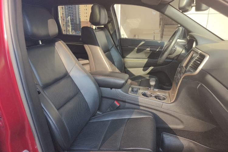 Used Jeep Grand Cherokee 2015 3.0TD Diesel Elite Navigation Edition Right Front Seat