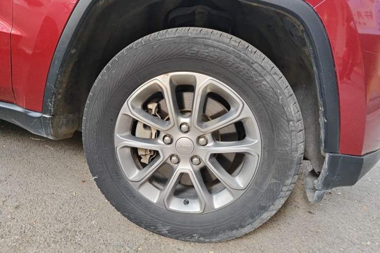 Used Jeep Grand Cherokee  Right Front Wheel Hub