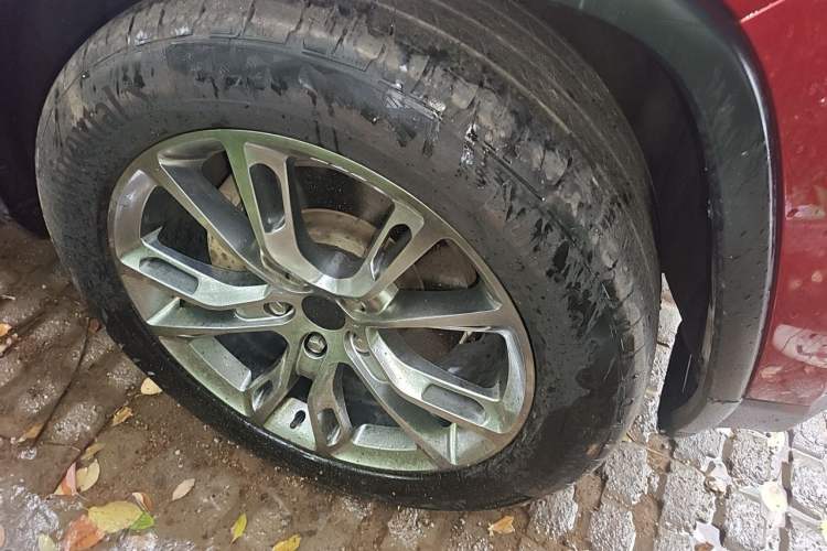 Used Jeep Grand Cherokee 2015 3.0TD Diesel Elite Navigation Edition Right Front Wheel Hub