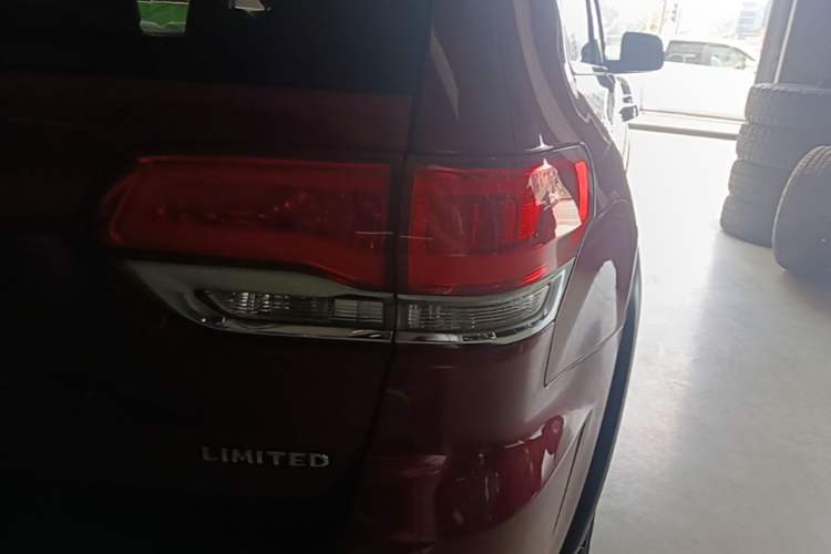 Used Jeep Grand Cherokee 2015 3.0TD Diesel Elite Navigation Edition Right Rear Taillight