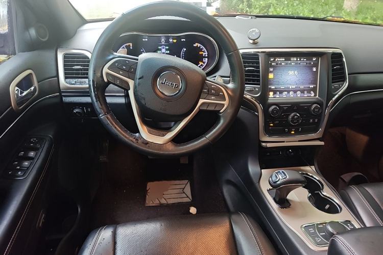 Used Jeep Grand Cherokee 2015 3.0TD Diesel Elite Navigation Edition Steering Wheel