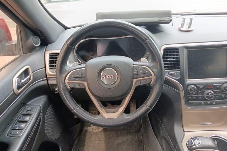Used Jeep Grand Cherokee 2015 3.0L Comfort Navigation Edition Steering Wheel