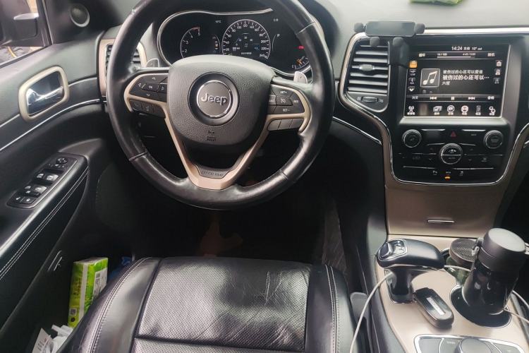 Used Jeep Grand Cherokee 2015 3.0TD Diesel Elite Navigation Edition Steering Wheel