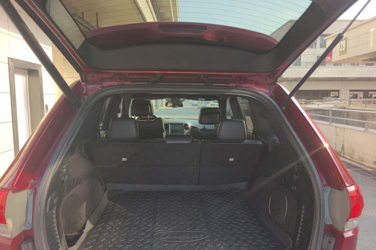 Used Jeep Grand Cherokee 2015 3.0TD Diesel Elite Navigation Edition Trunk