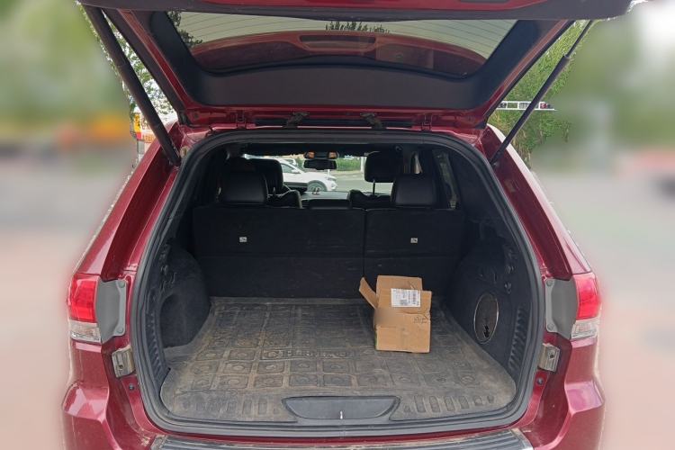 Used Jeep Grand Cherokee 2015 3.0L Comfort Navigation Edition Trunk