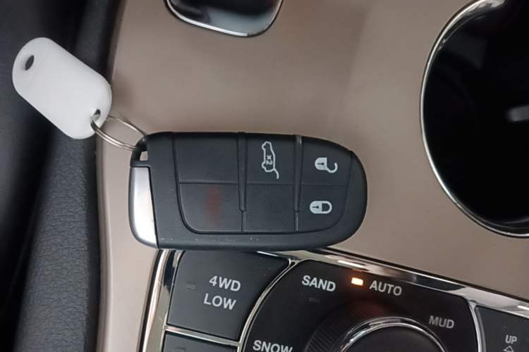 Used Jeep Grand Cherokee 2015 3.0TD Diesel Elite Navigation Edition Vehicle Key