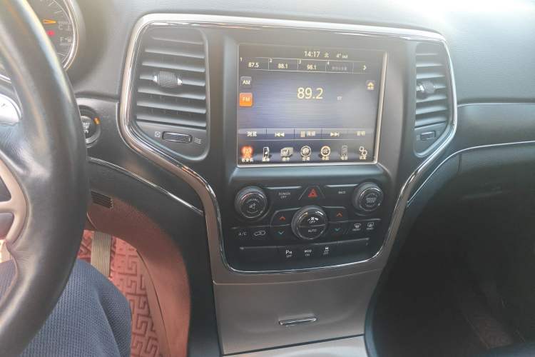 Used Jeep Grand Cherokee 2015 3.0L Comfort Navigation Edition Audio And AC Panel