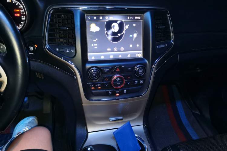 Used Jeep Grand Cherokee 2015 3.0L Elite Navigation Edition Audio And AC Panel