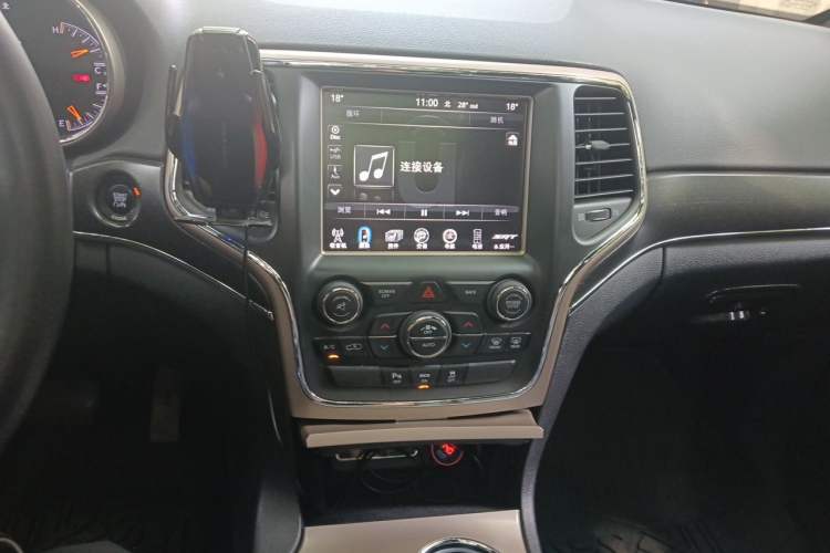 Used Jeep Grand Cherokee 2015 3.0L Comfort Navigation Edition Audio And AC Panel