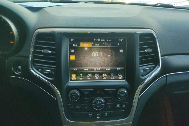 Used Jeep Grand Cherokee 2015 3.0L Elite Navigation Edition Audio And AC Panel