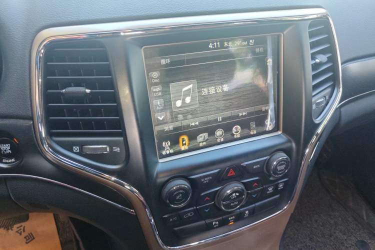 Used Jeep Grand Cherokee 2015 3.0TD Diesel Elite Navigation Edition Audio And AC Panel