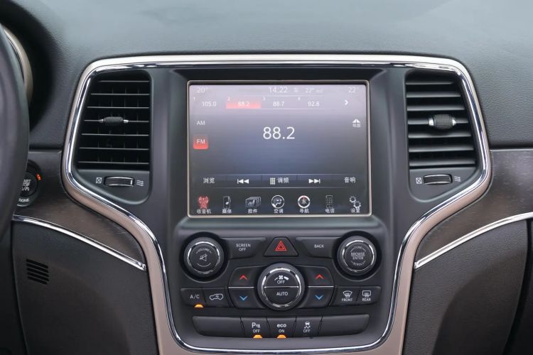 Used Jeep Grand Cherokee 2015 3.0L Comfort Navigation Edition Audio And AC Panel
