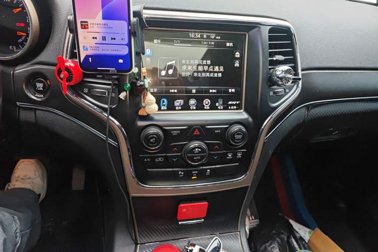 Used Jeep Grand Cherokee 2015 3.0TD Diesel Comfort Navigation Edition Audio And AC Panel