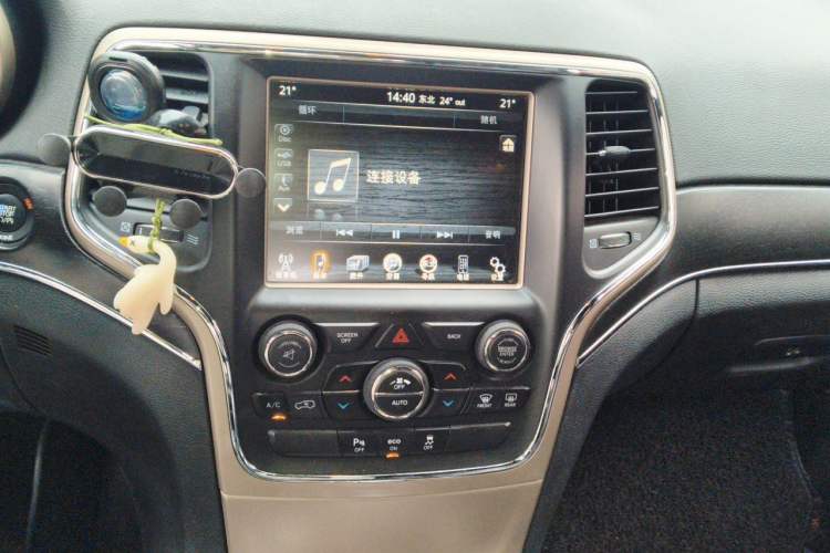 Used Jeep Grand Cherokee 2015 3.0L Elite Navigation Edition Audio And AC Panel