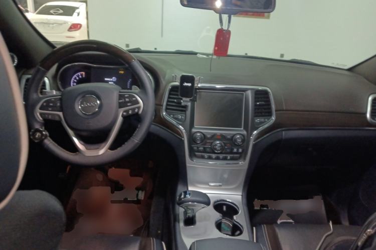 Used Jeep Grand Cherokee 2015 3.6L Luxury Navigation Edition Center Console