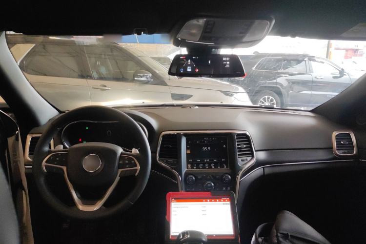 Used Jeep Grand Cherokee 2015 3.0L Comfort Navigation Edition Center Console