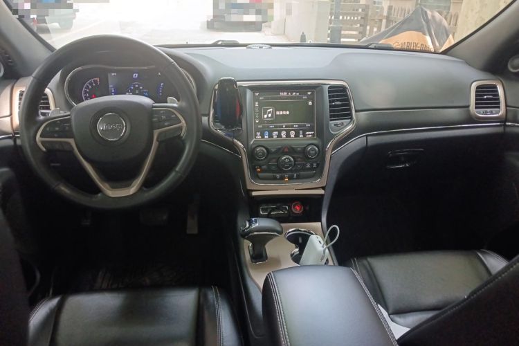 Used Jeep Grand Cherokee 2015 3.0L Comfort Navigation Edition Center Console