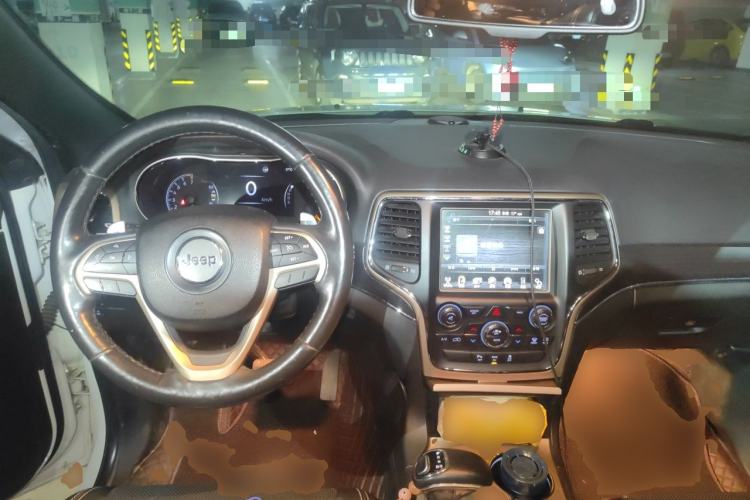 Used Jeep Grand Cherokee 2015 3.6L Elite Navigation Edition Center Console
