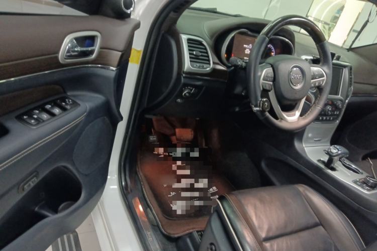 Used Jeep Grand Cherokee 2015 3.6L Luxury Navigation Edition Driver Seat