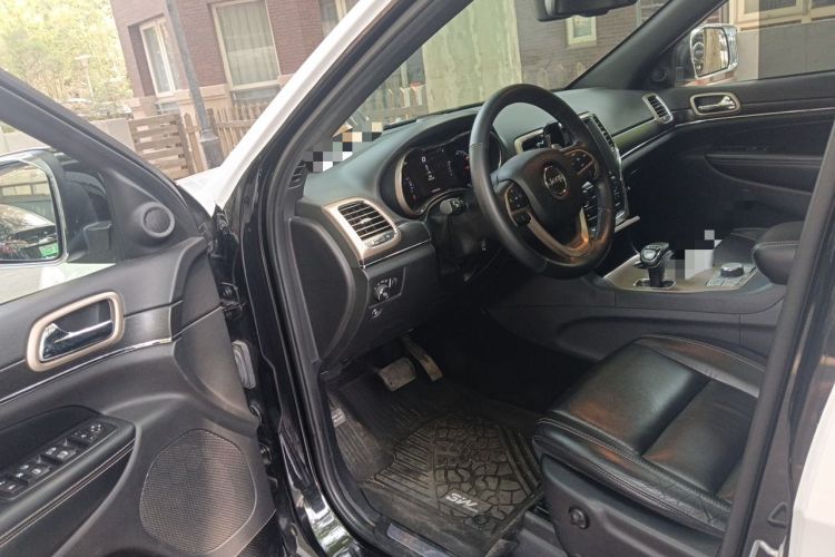 Used Jeep Grand Cherokee 2015 3.0L Comfort Navigation Edition Driver Seat