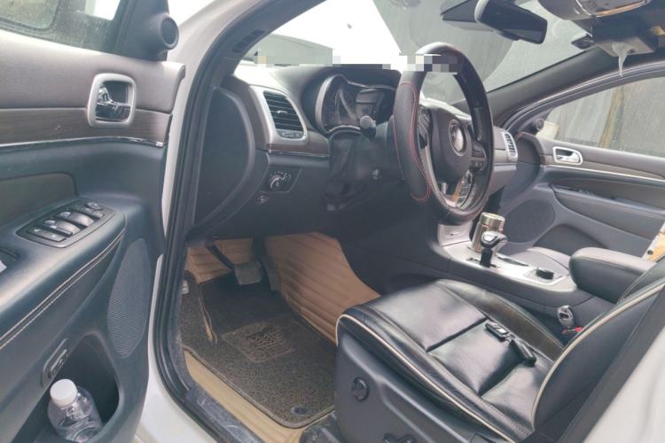 Used Jeep Grand Cherokee 2015 3.6L Luxury Navigation Edition Driver Seat