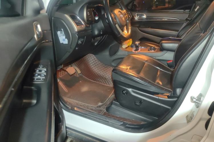 Used Jeep Grand Cherokee 2015 3.6L Elite Navigation Edition Driver Seat