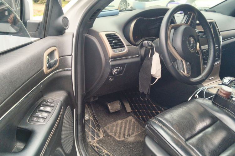 Used Jeep Grand Cherokee 2015 3.0L Elite Navigation Edition Driver Seat